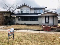 Building Photo - 2 bedrooms with sunroom, 1 bath , spacious kitchen, tons of historic features!  New kitchen and b...