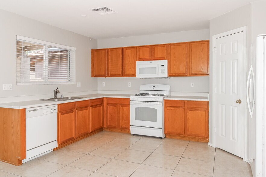 Building Photo - 13181 N Deergrass Dr