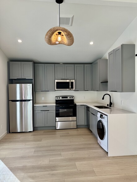 Building Photo - 16159 Hartsook St