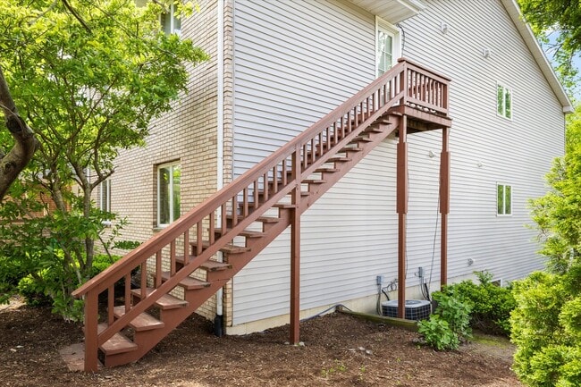 Building Photo - 2427 Reynolds Manor Dr