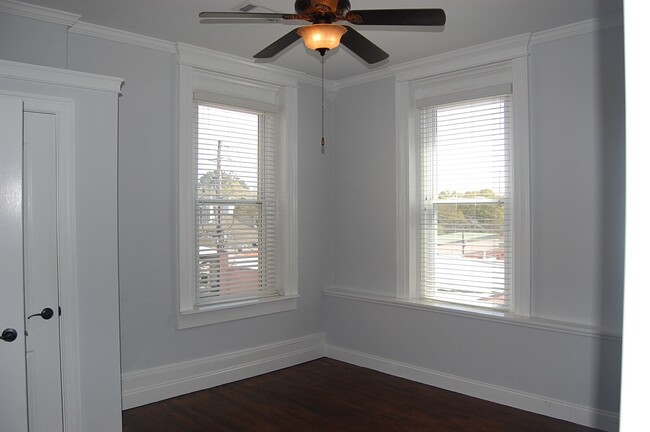 Building Photo - 304 Adamson Square