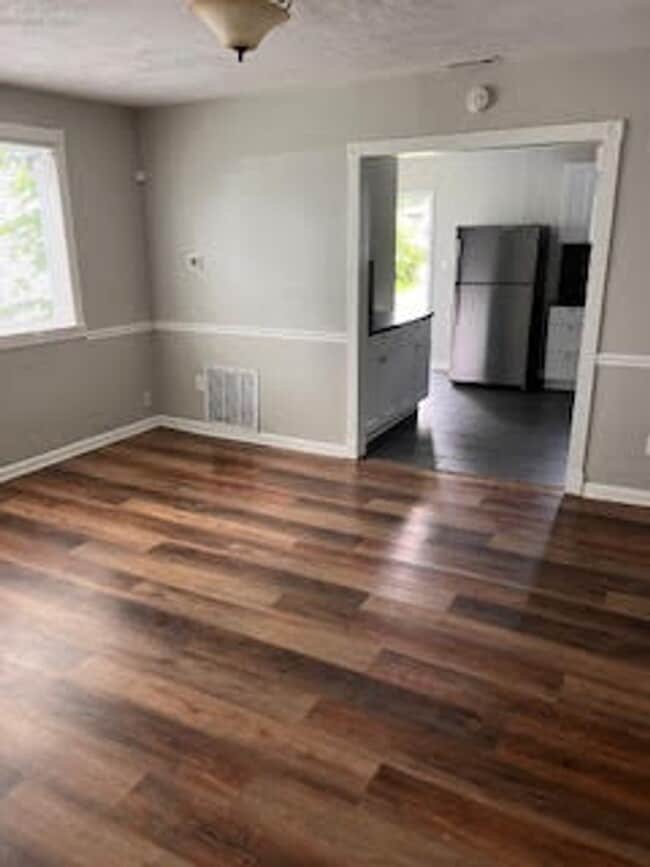 Building Photo - 254 N Reisner St