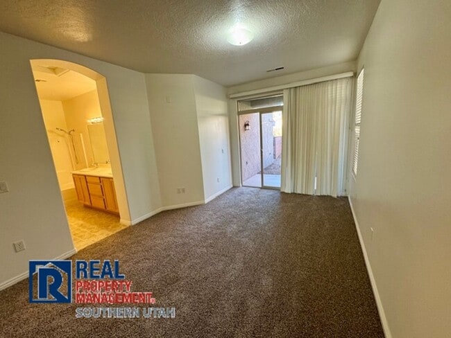 Building Photo - Coral Canyon Home