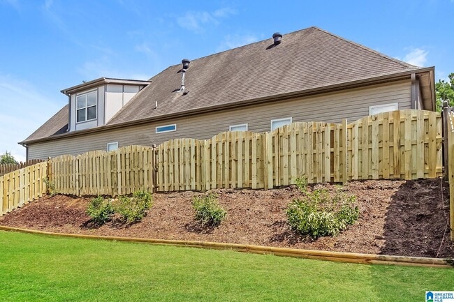 Building Photo - 108 Lorrin Ln