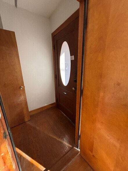 Building Photo - 115 Bennington St