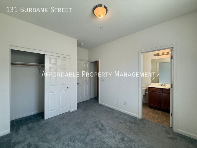 Building Photo - 131 Burbank St