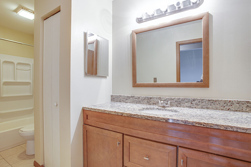 upstairs bathroom - 240 Acorn Dr