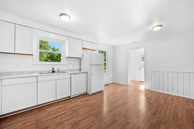Building Photo - Spacious Yard + Fresh Interior Updates!