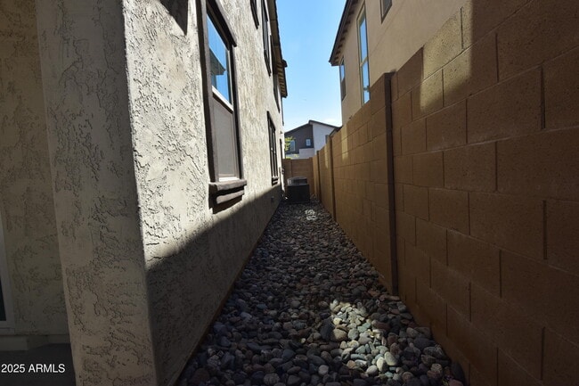 Building Photo - 250 E Wisteria Dr