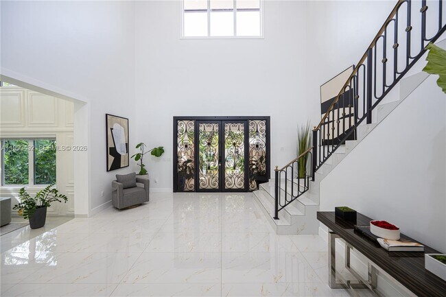 Building Photo - 7125 Los Pinos Blvd