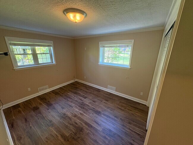 Building Photo - 831 Legare Rd SW