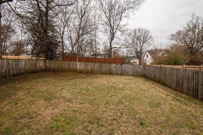 Building Photo - 821 W McKennie Ave