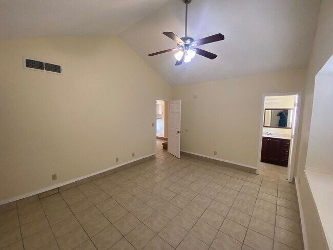 Building Photo - EASTSIDE HOME FOR RENT