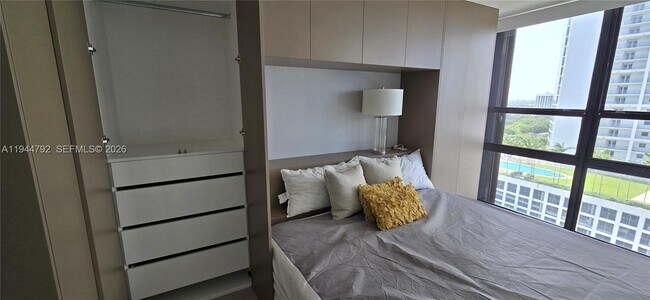 Building Photo - 600 NE 36th St