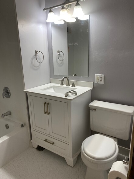 Building Photo - 717 N Highland Ave