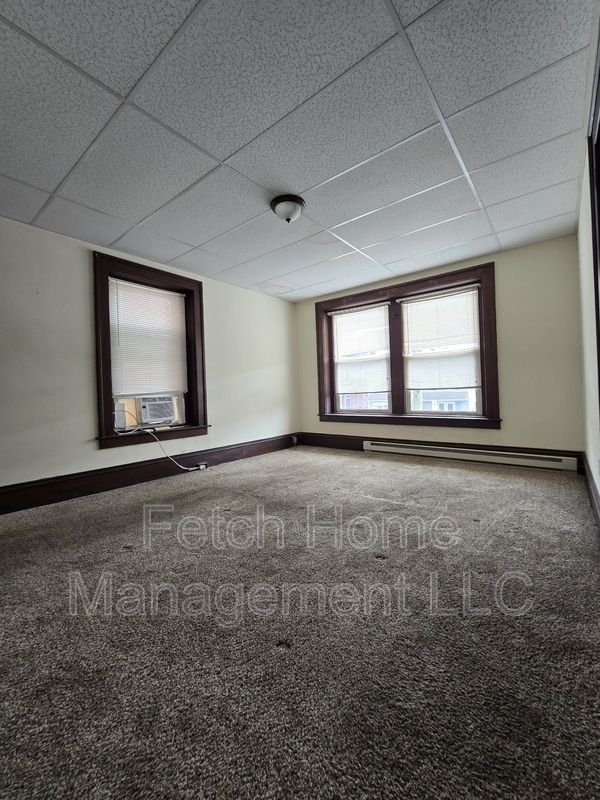 Building Photo - 109 E Main St