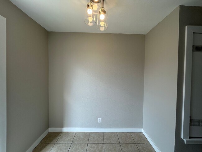 Building Photo - Modern 2 Bed for Rent – Minutes from Pinnacle Hills and Pleasant Crossing