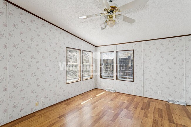 Building Photo - 3315 W Fernwood St