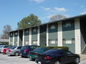 Building Photo - *Stone Gate Apartments - Advertising