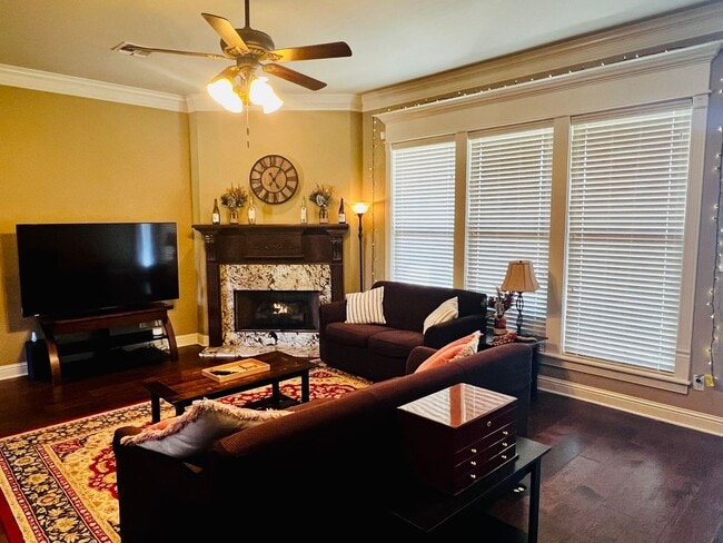 Building Photo - 459 Long Acre Dr