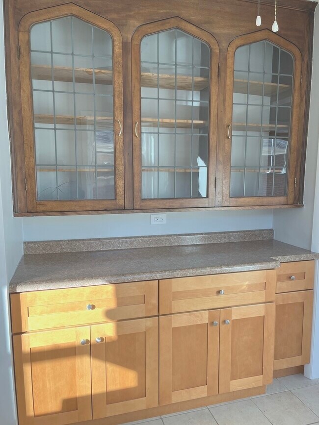 Building Photo - 8906 Ewing Ave