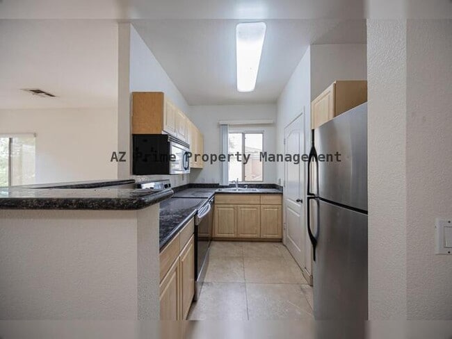 Building Photo - 1411 E Orangewood Ave