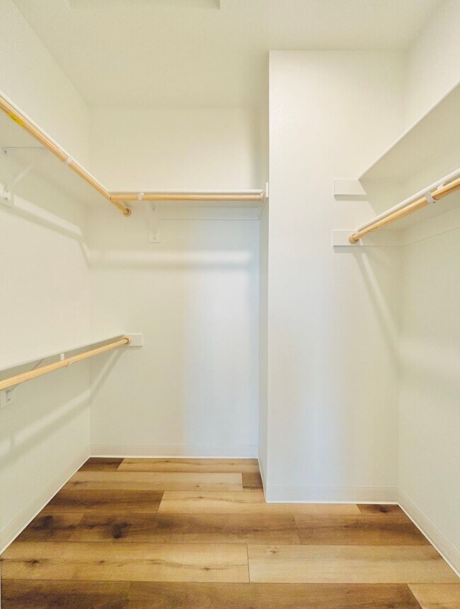 Building Photo - 2434 Leonard Ln