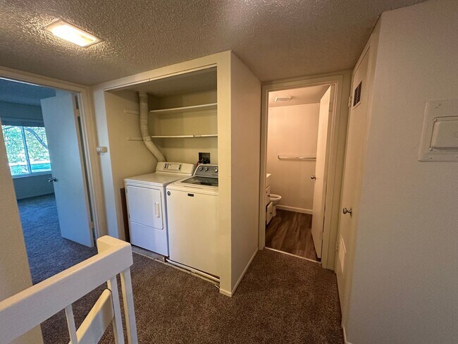 Building Photo - Updated 3 Bedroom Townhome in North Tahoe Park