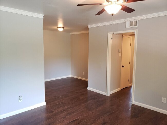 Building Photo - 5722 Gaston Ave