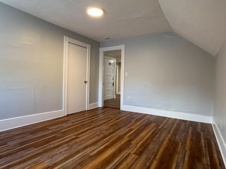 Building Photo - 84 Quinapoxet St