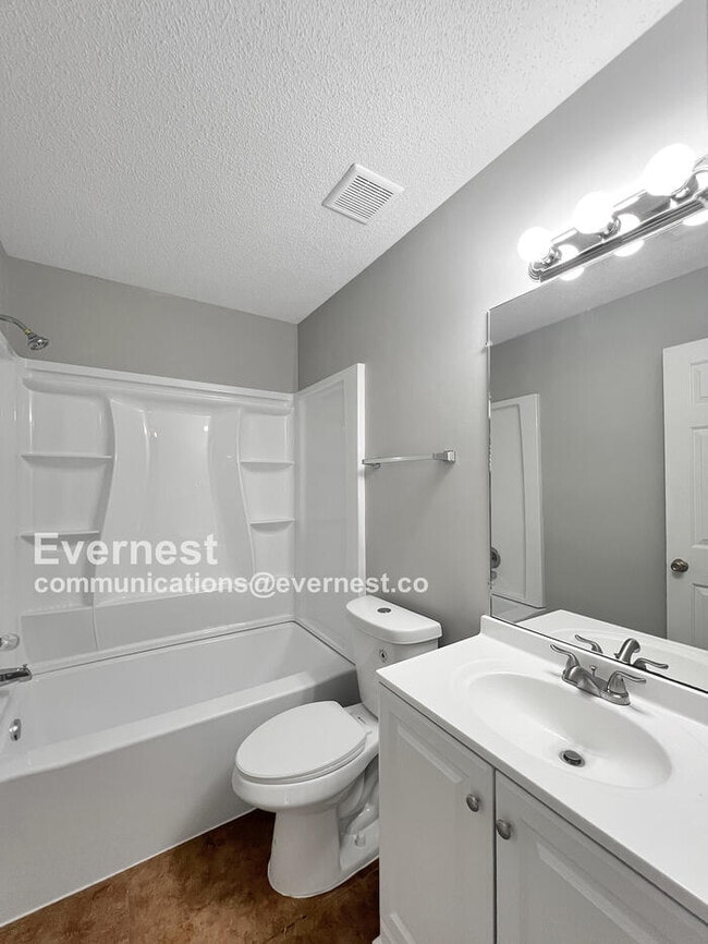 Building Photo - 7036 Foxhall Dr