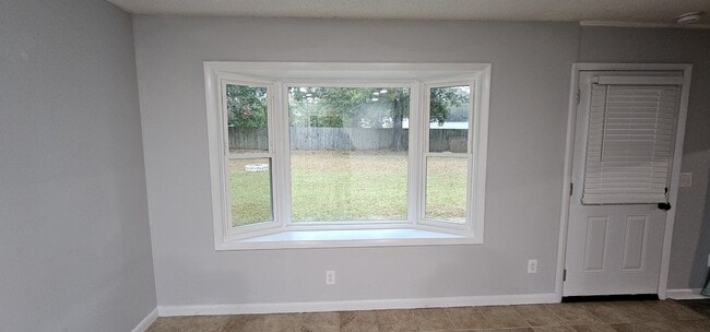 Building Photo - 605 Melbourne Dr