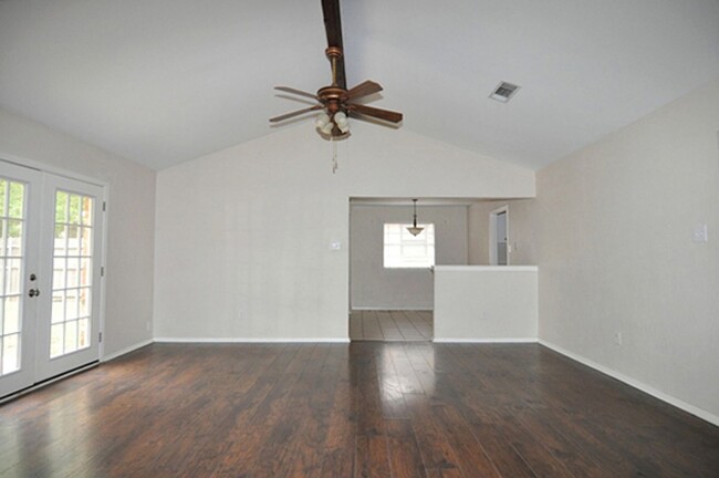 Building Photo - Spacious 3-2-2 home in Hurst!