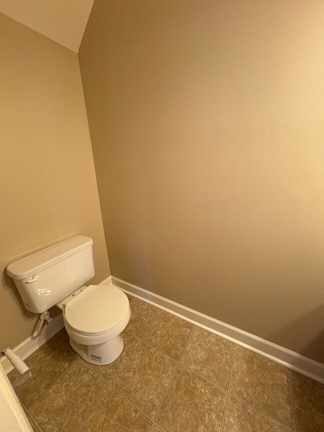 Building Photo - Cute 2 Bedroom Townhouse Near Furman and Cherrydale!! Ready for Immediate Move In!!!!