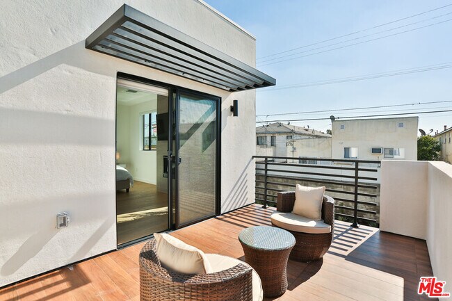 Building Photo - 1622 S Mansfield Ave