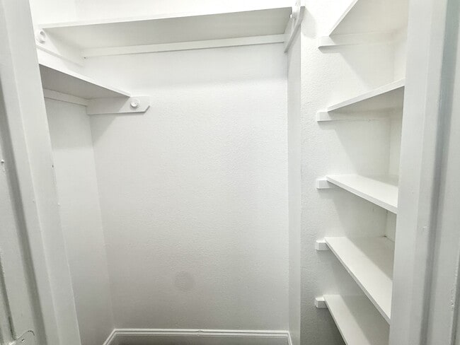 Building Photo - 529 W Metcalfe St