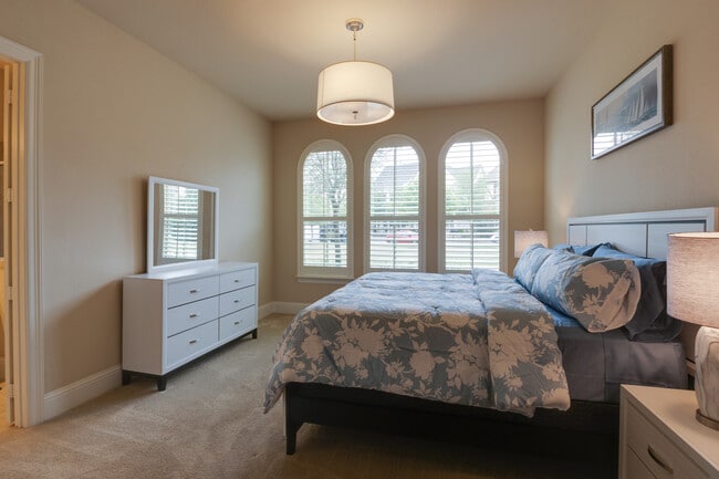 Downstairs Master Bedroom - 713 Northwood Dr