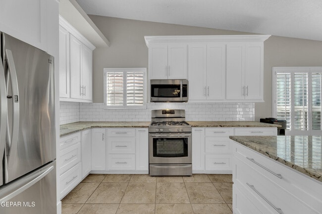 Building Photo - 232 Ave Mirador