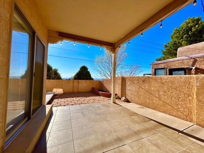 Building Photo - NE HEIGHTS