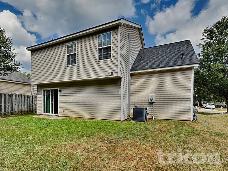 Building Photo - 535 Railway Pl SW