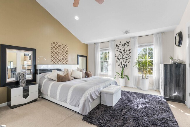 Building Photo - 154 S Lake Emory Dr