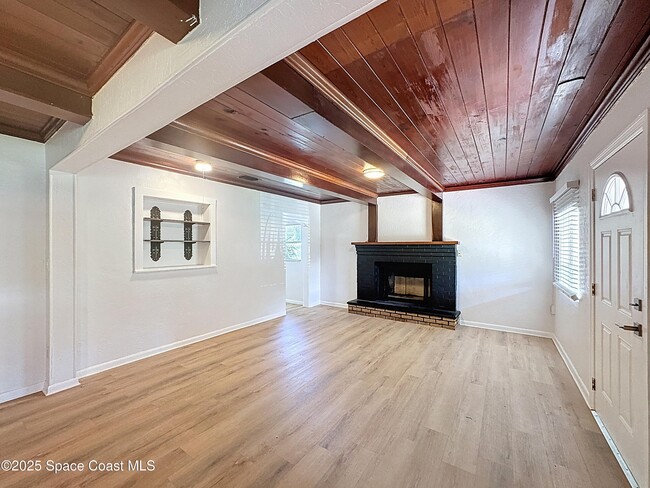 Building Photo - 1500 Highland Ct