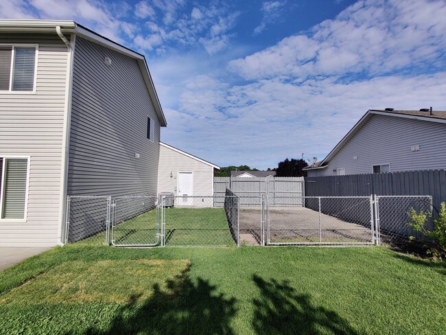 Building Photo - 3915 Hayden Ln