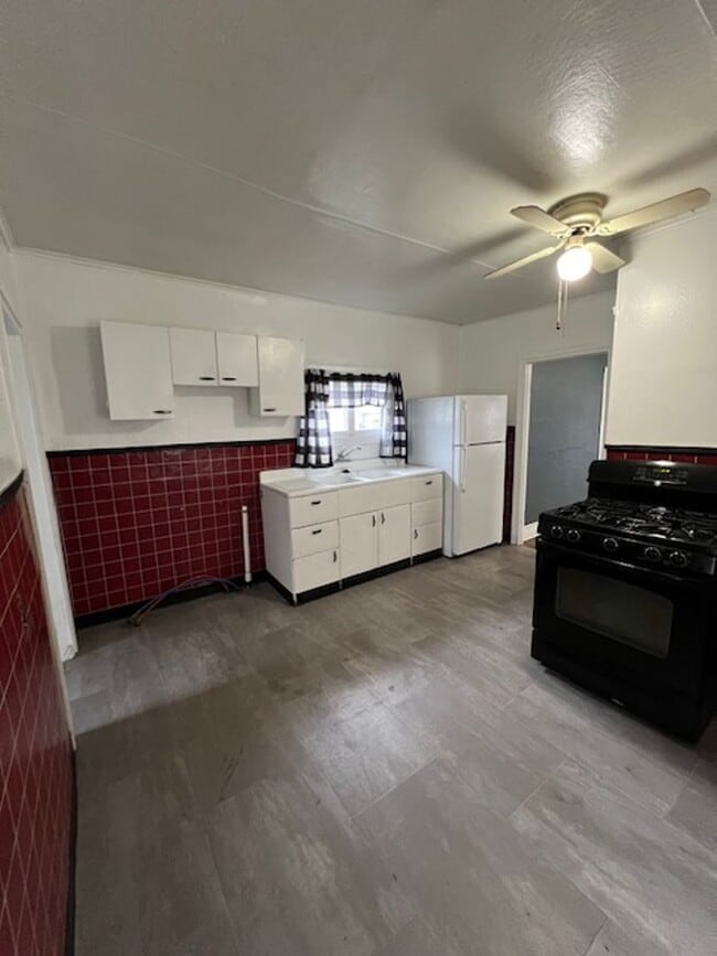 Building Photo - Three Bedroom Single Family House In Olean...