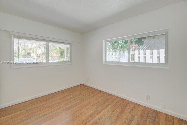 Building Photo - 638 SW 5th Ave