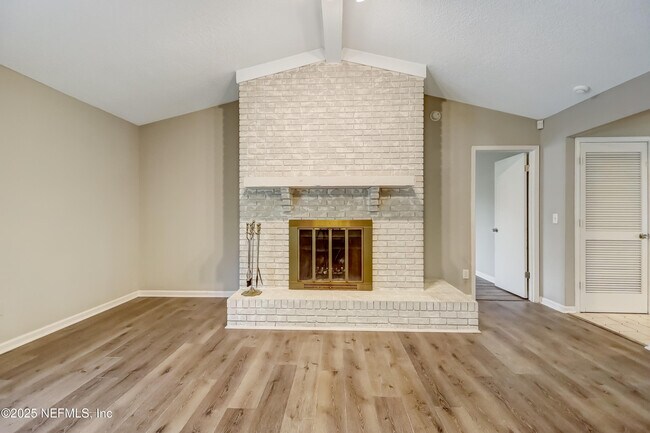 Building Photo - 10855 Mandarin Station Dr W