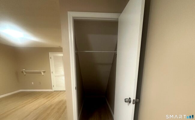 Building Photo - 256 Monticello Dr