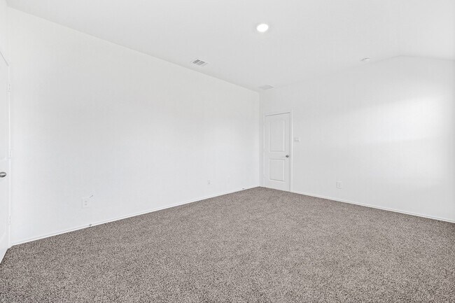 Building Photo - 40623 Spruce Ln