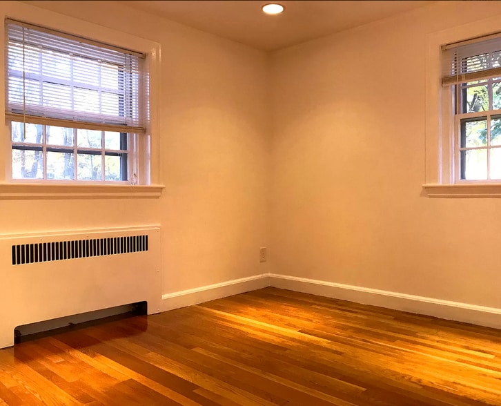 Building Photo - 67 Wyman St