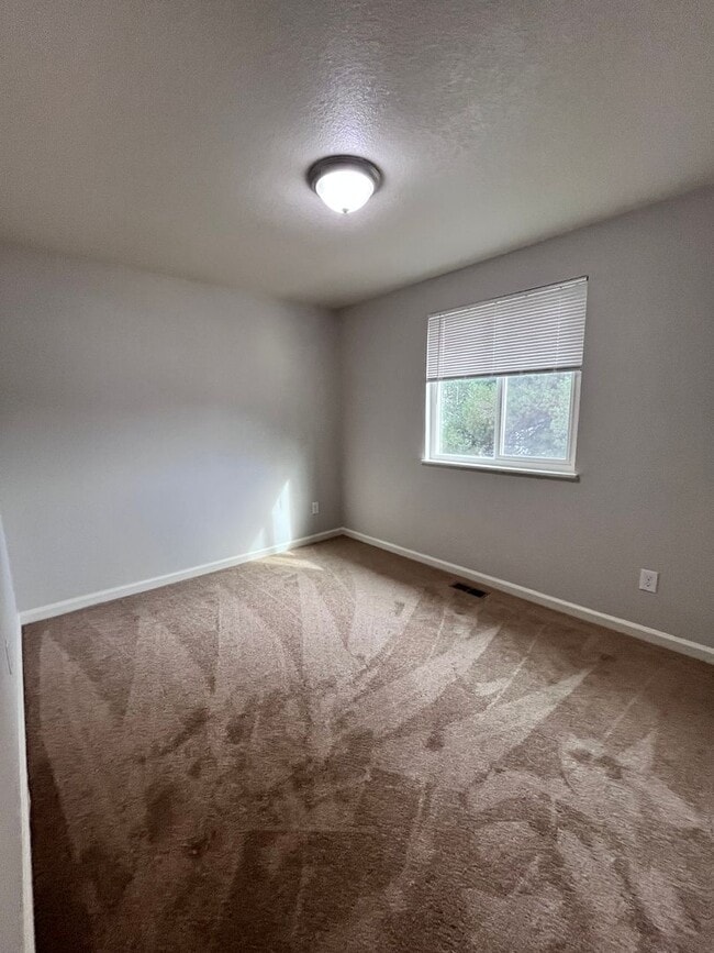 Building Photo - Updated 4-bedroom, 2 bathroom home in Thornton!